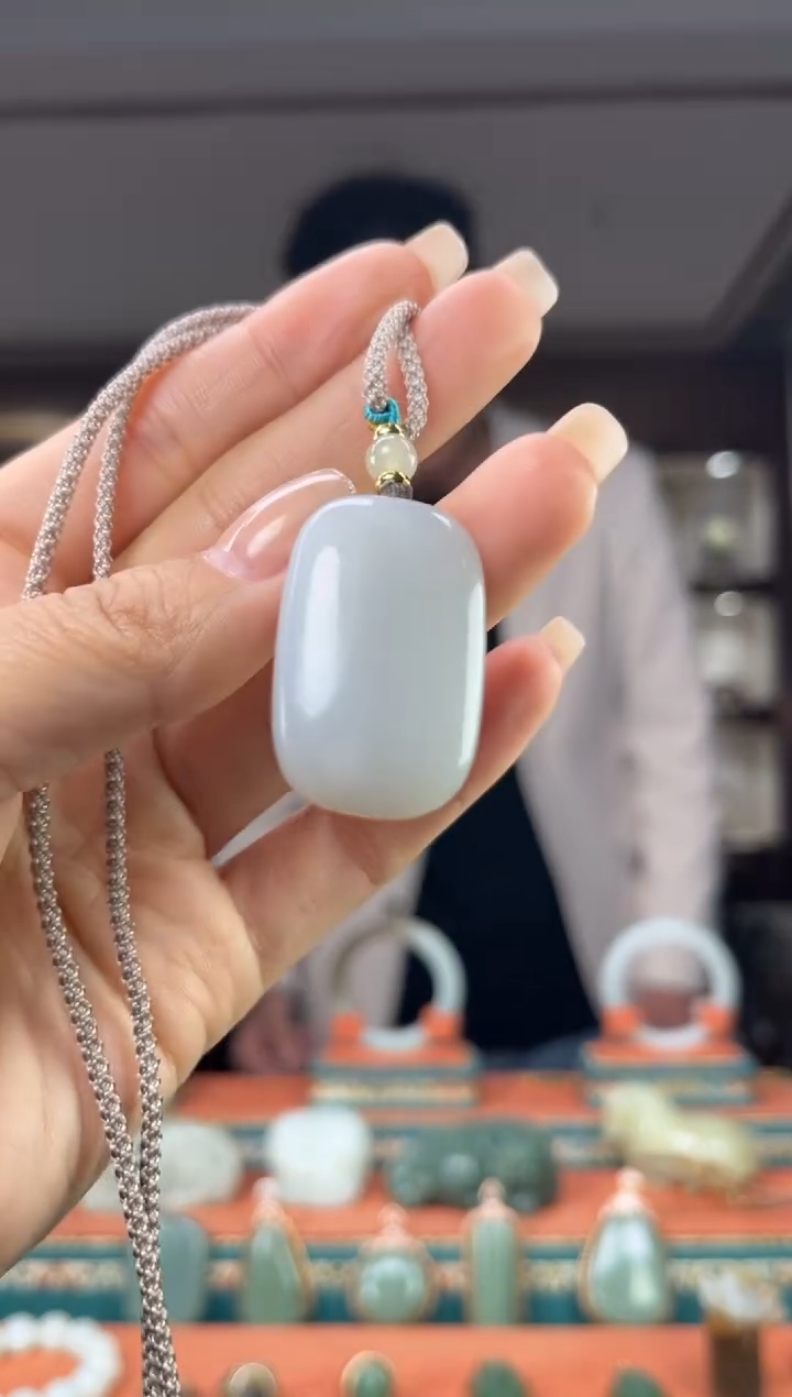 颈饰未镶嵌和田玉佩佩