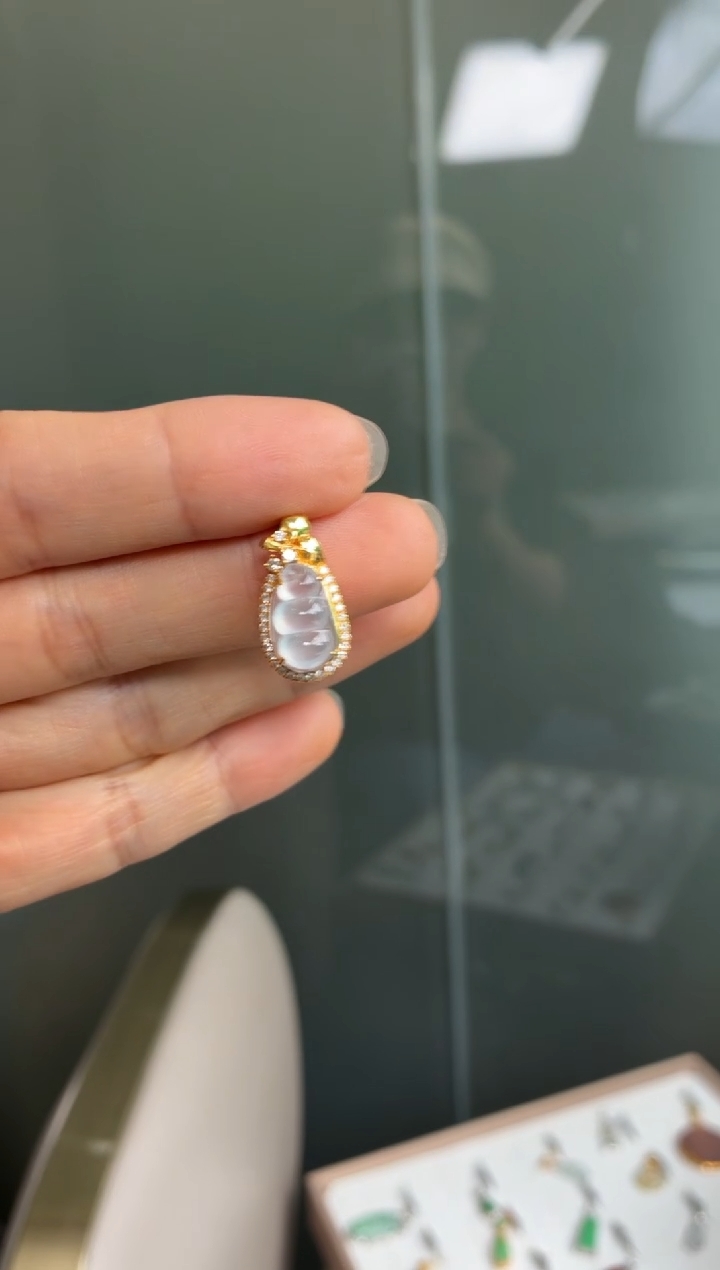 颈饰18K金镶嵌翡翠天然翡翠A货