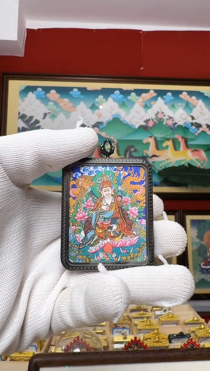 吊坠莲老师-热贡元旦唐卡画院 周毛