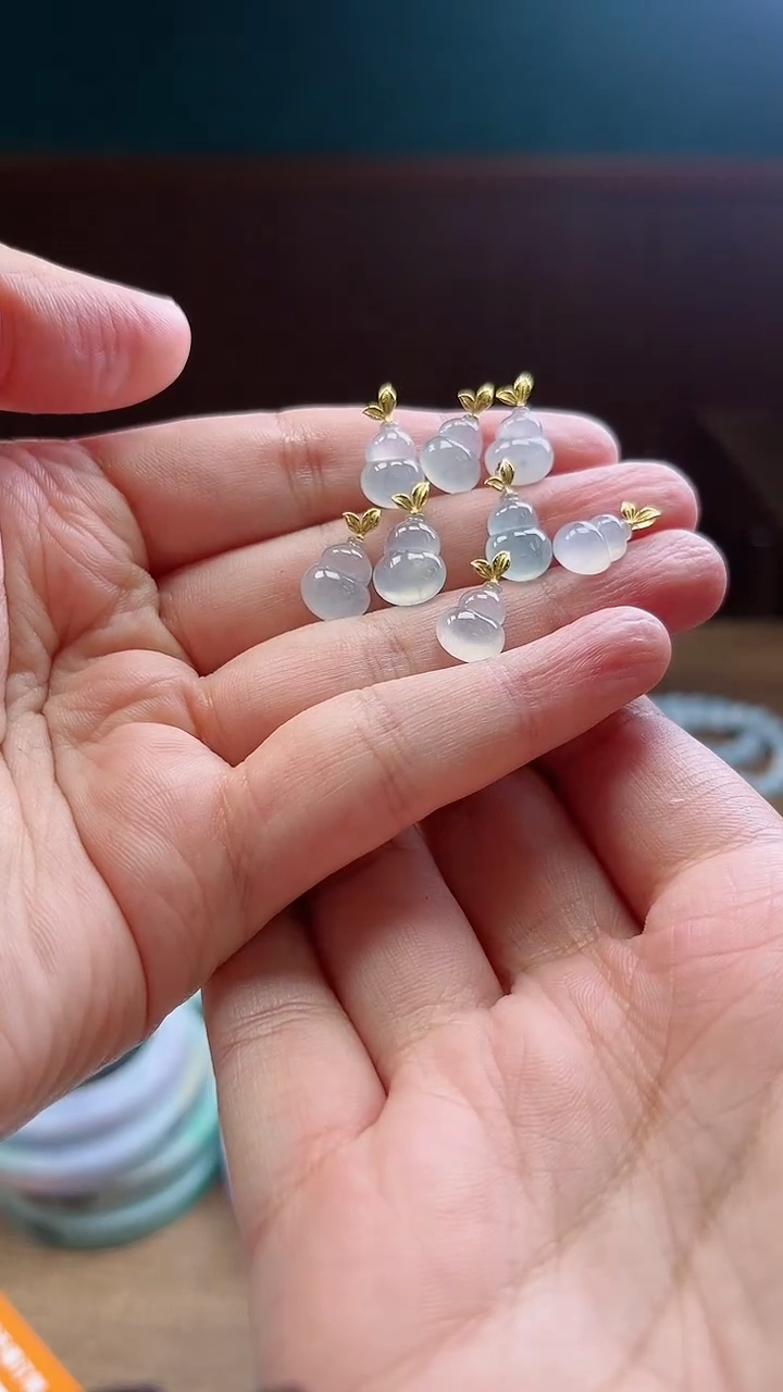 18K金镶嵌挂件翡翠翡翠葫芦多样性发一