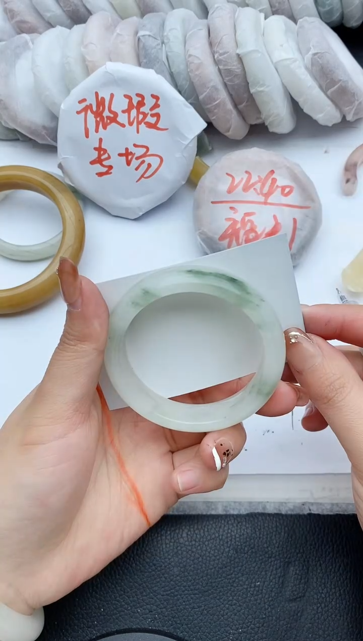 【闪购商品】石英质玉手镯未镶嵌A187+51/52