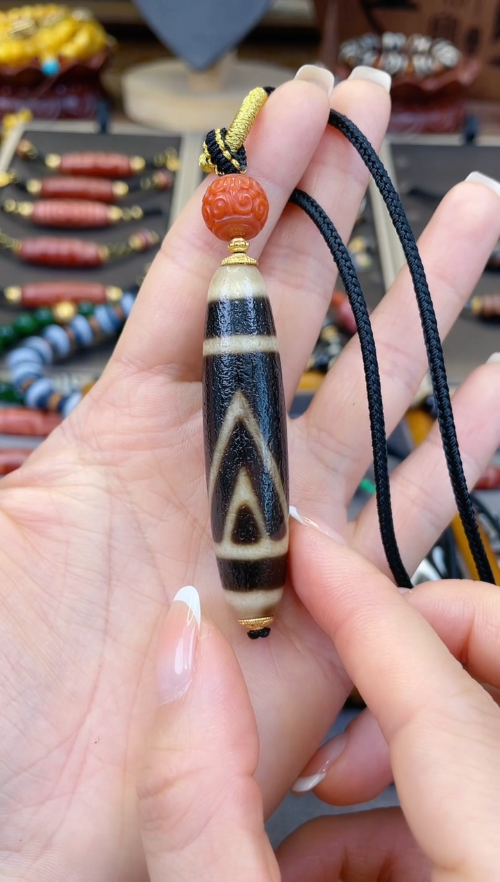 玛瑙/玉髓颈饰未镶嵌美泓精品高油老牙黄一眼双靠山颈饰