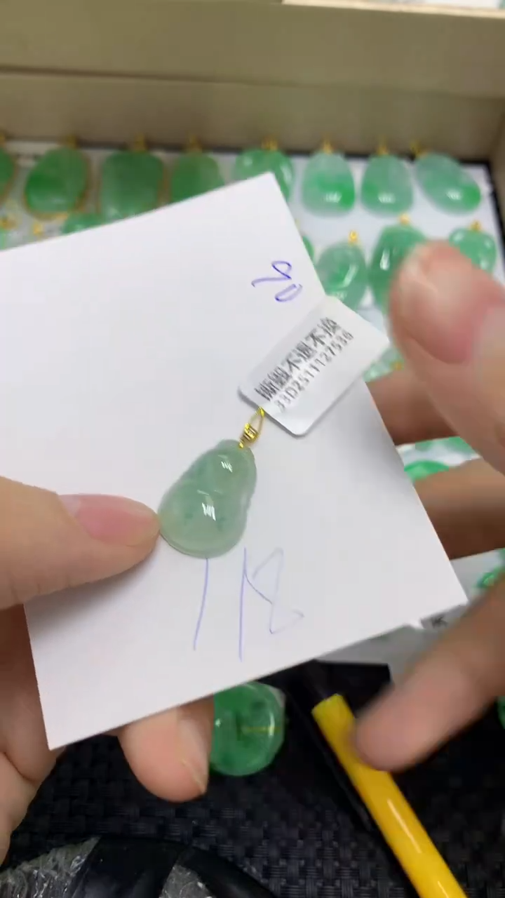 颈饰18K金镶嵌翡翠翡翠111111111