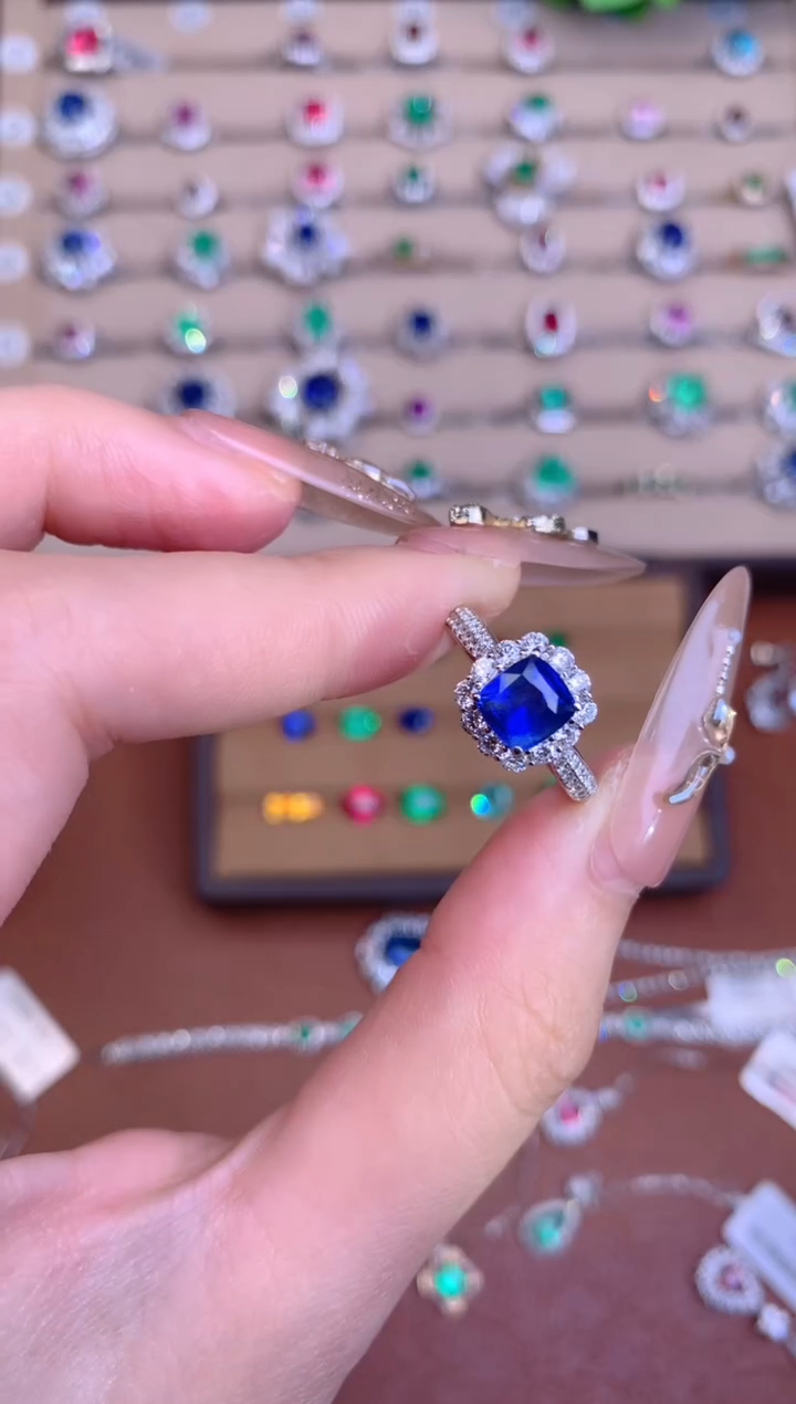 【闪购商品】蓝宝石戒指18K金镶嵌1.56CT   无烧