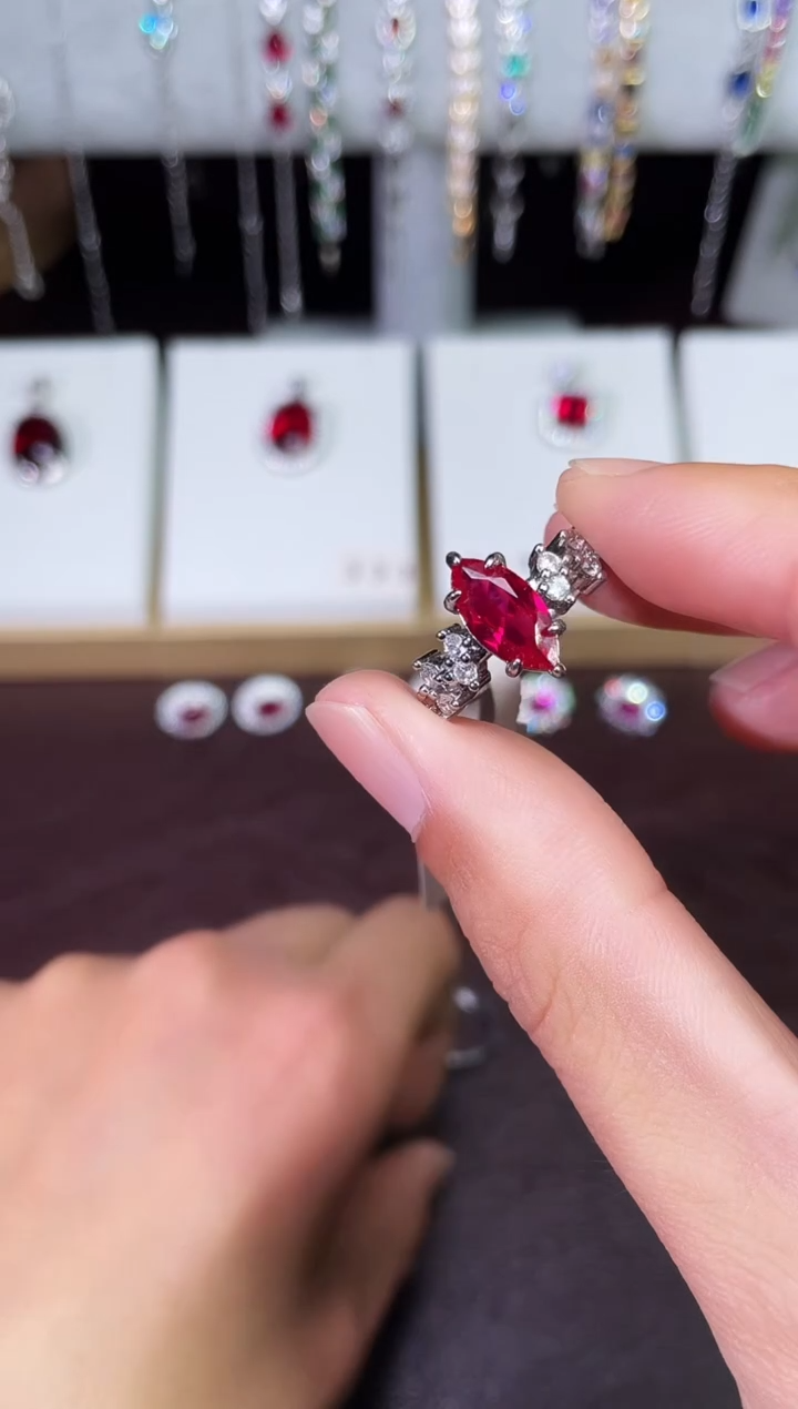 足铂镶嵌合成（培育）红宝石戒指/指环红宝马眼戒指