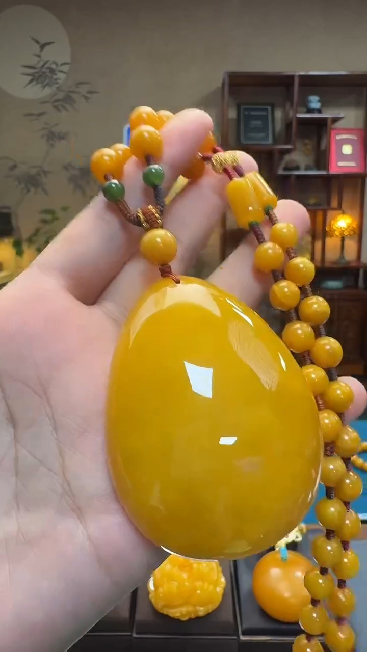 琥珀吊坠(赠链)18K金镶嵌天然保真蜜蜡水滴套装