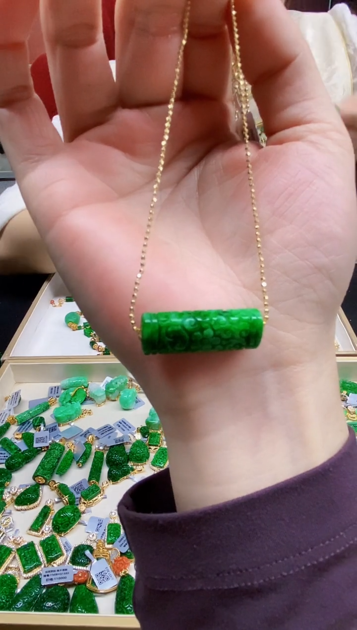 颈饰未镶嵌翡翠吊坠