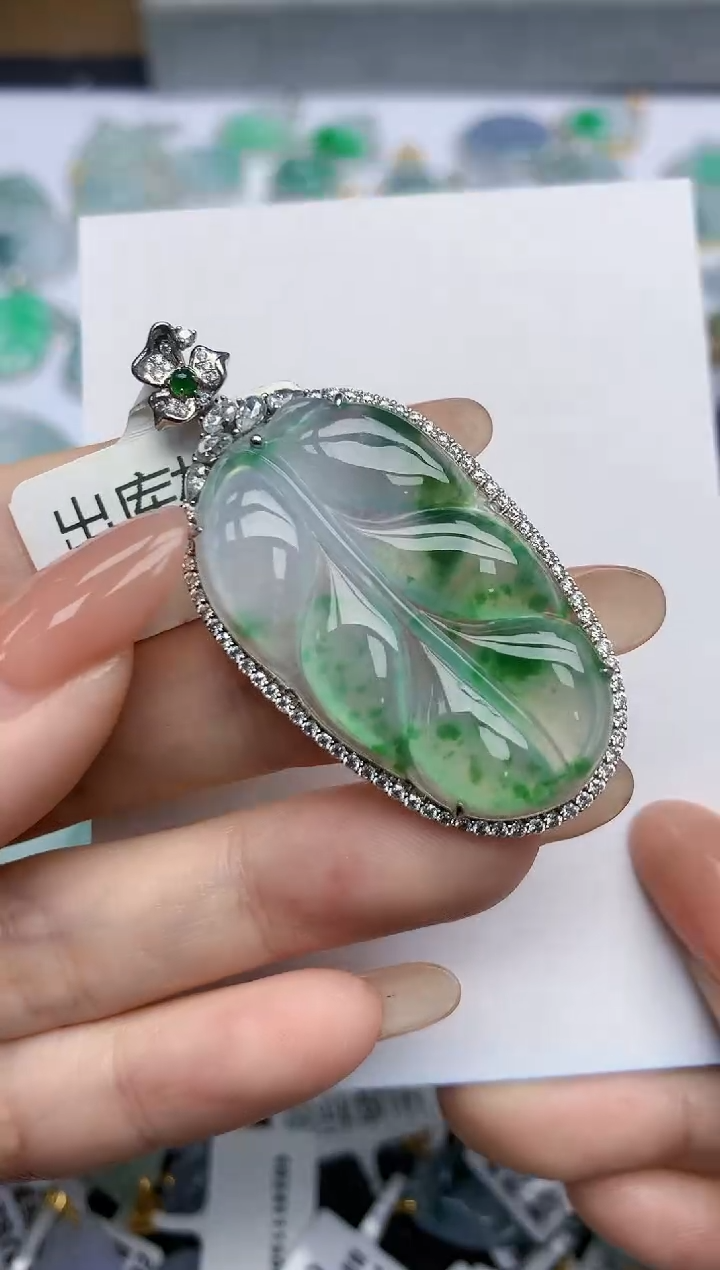 【闪购商品】翡翠挂件18K金镶嵌天然翡翠A货