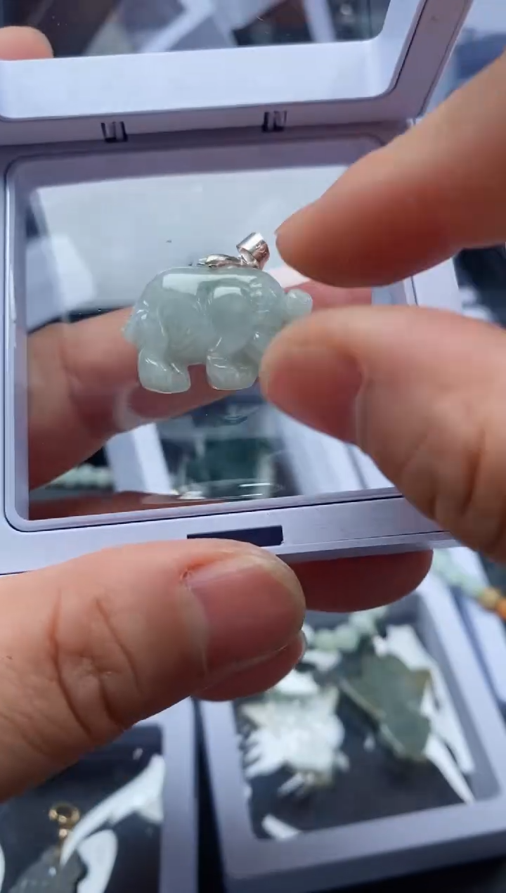 【闪购商品】翡翠未镶嵌吊坠(不含链)39412