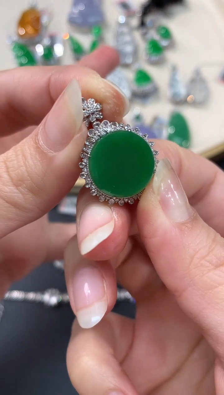 【闪购商品】翡翠吊坠(不含链)18K金镶嵌A162|13800