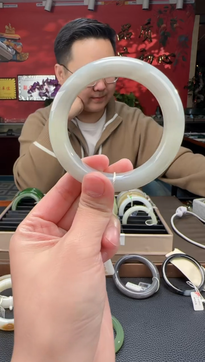 【闪购商品】和田玉.未镶嵌籽青花宽版镯54