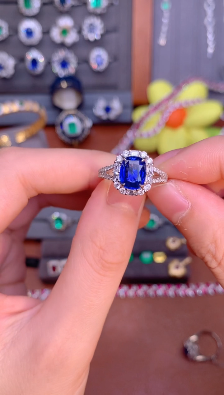 【闪购商品】蓝宝石戒指18K金镶嵌2.1CT