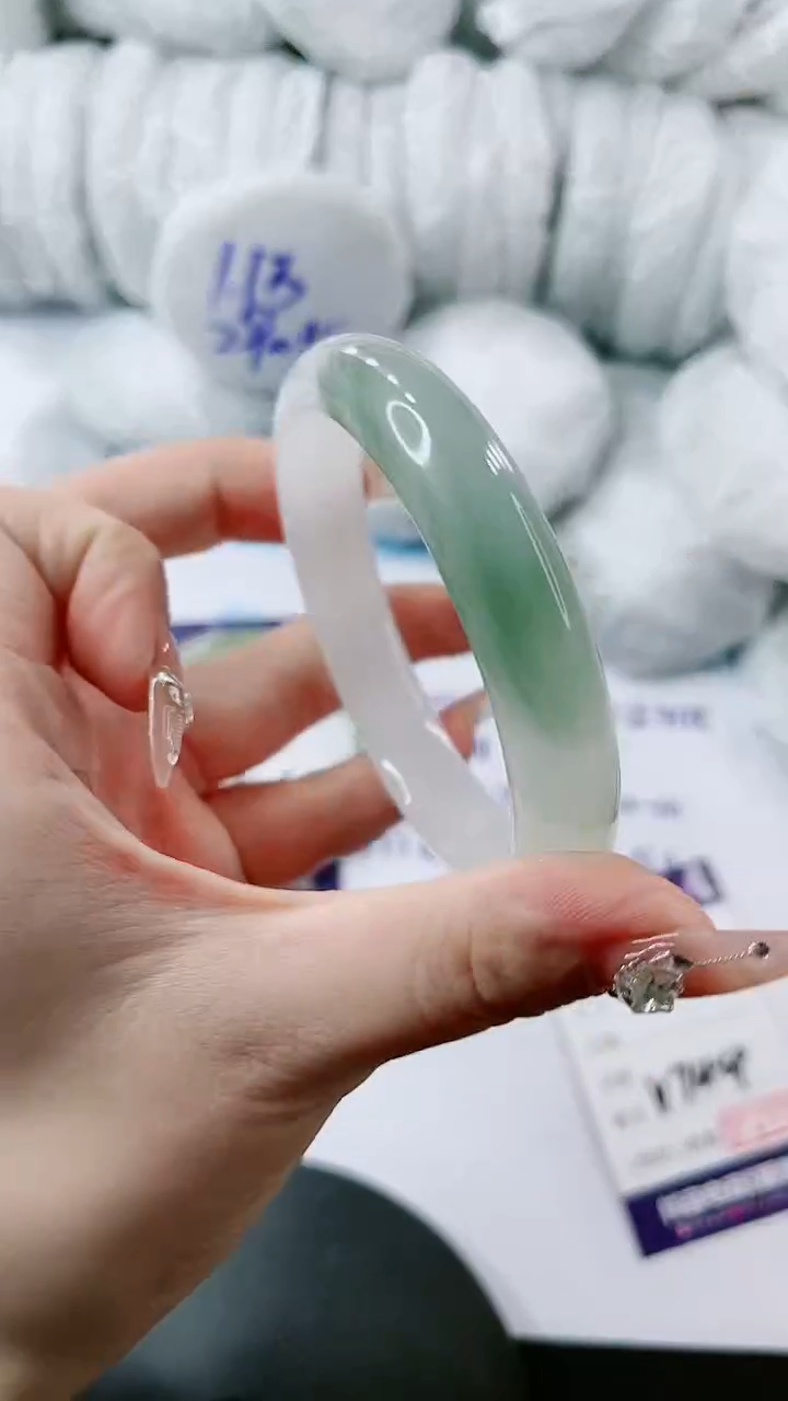 【闪购商品】石英质玉手镯未镶嵌多样性发货V744