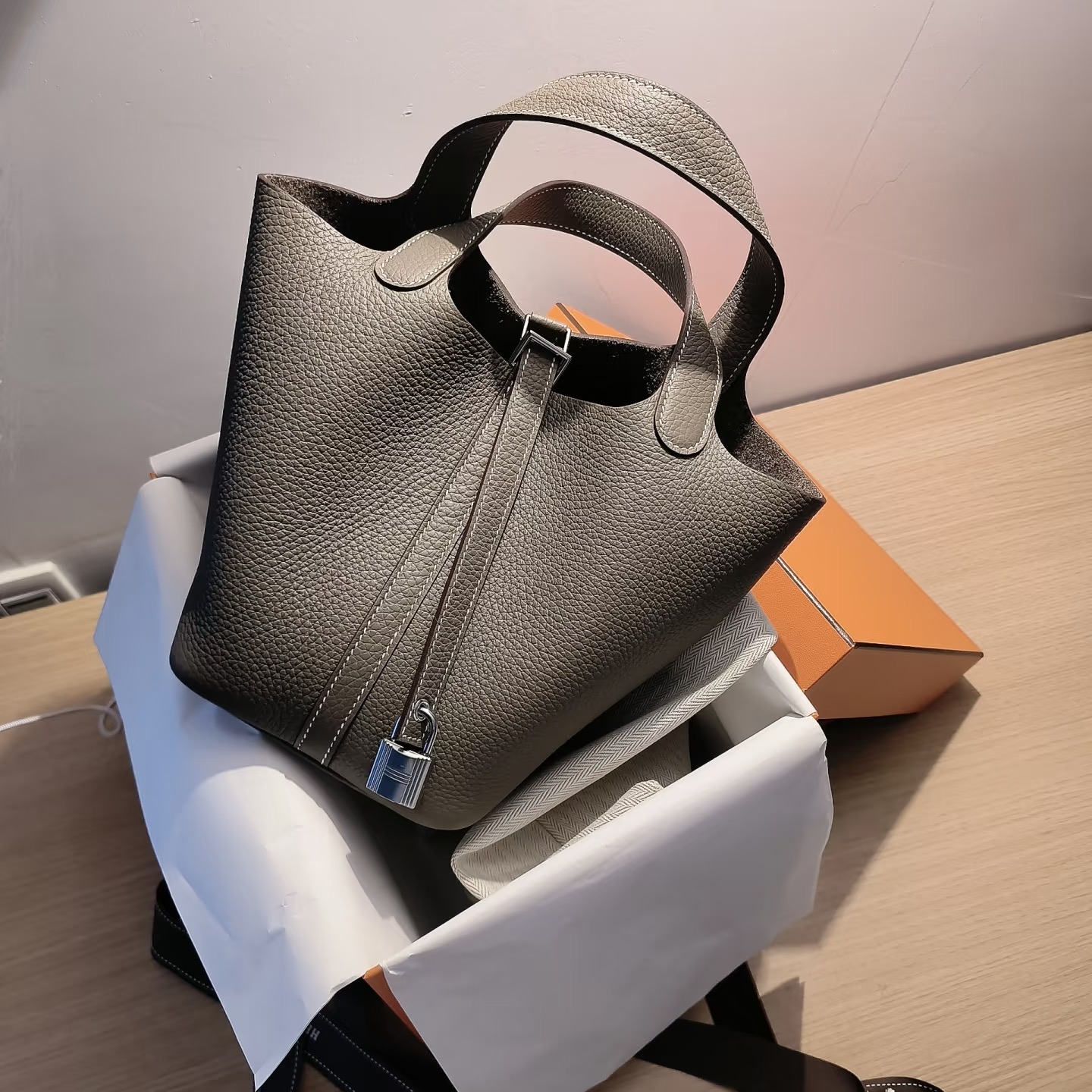 未使用 Hermes/爱马仕 蔚蓝/大象灰银扣菜篮子18 手提包 K刻