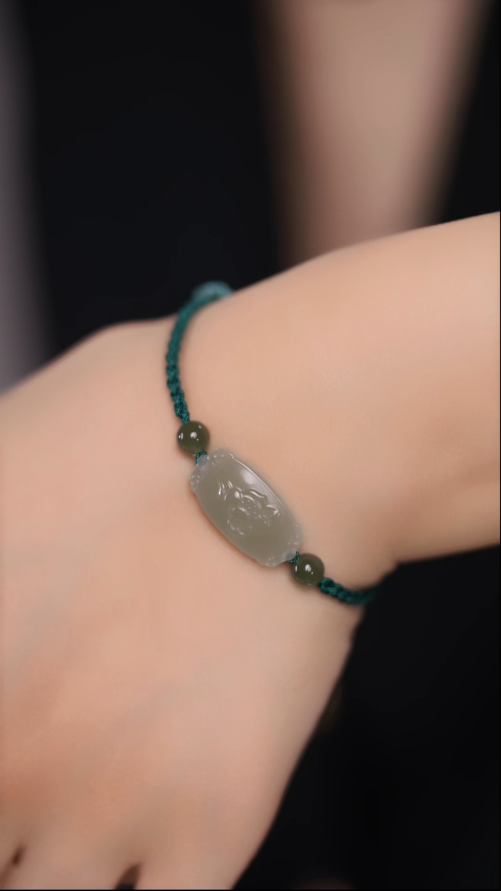 【闪购商品】和田玉手链未镶嵌绿色荷花手牌