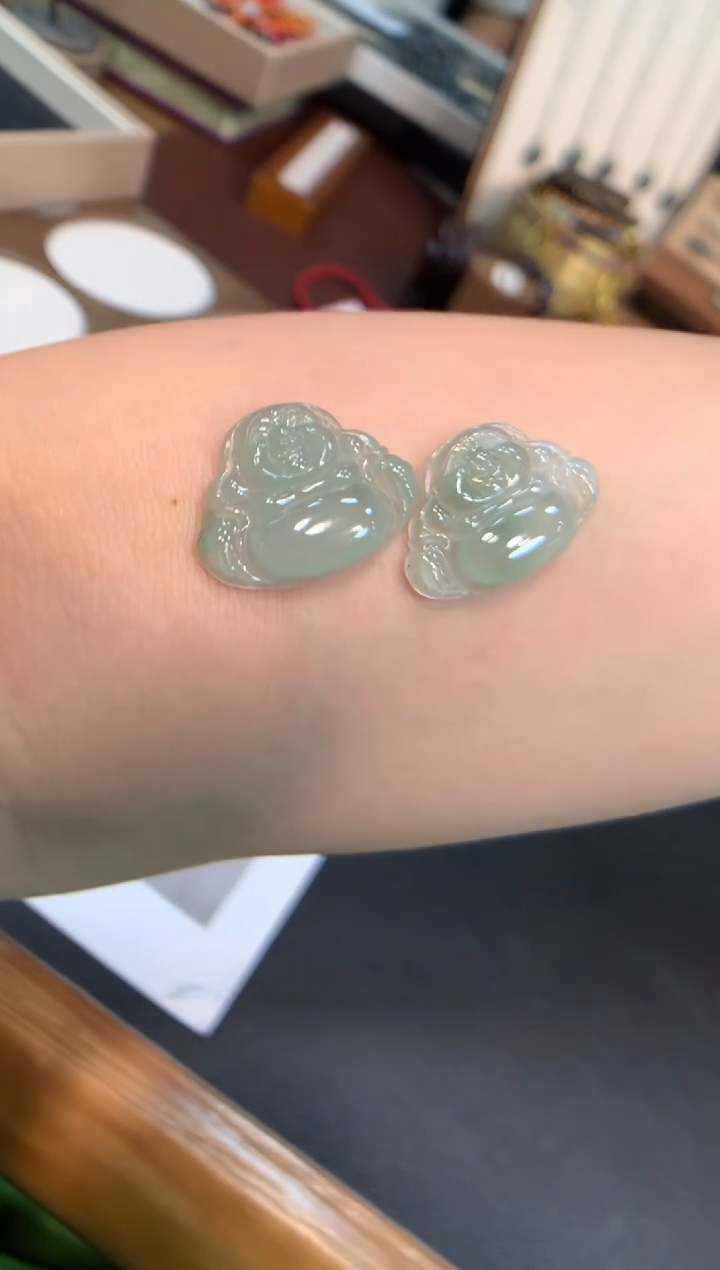 翡翠未镶嵌颈饰佛公 多样性发一件