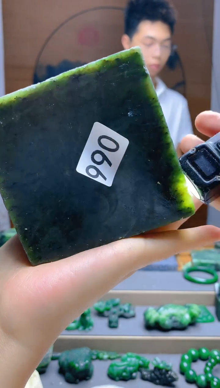 和田玉（碧玉）未镶嵌珠宝半成品1