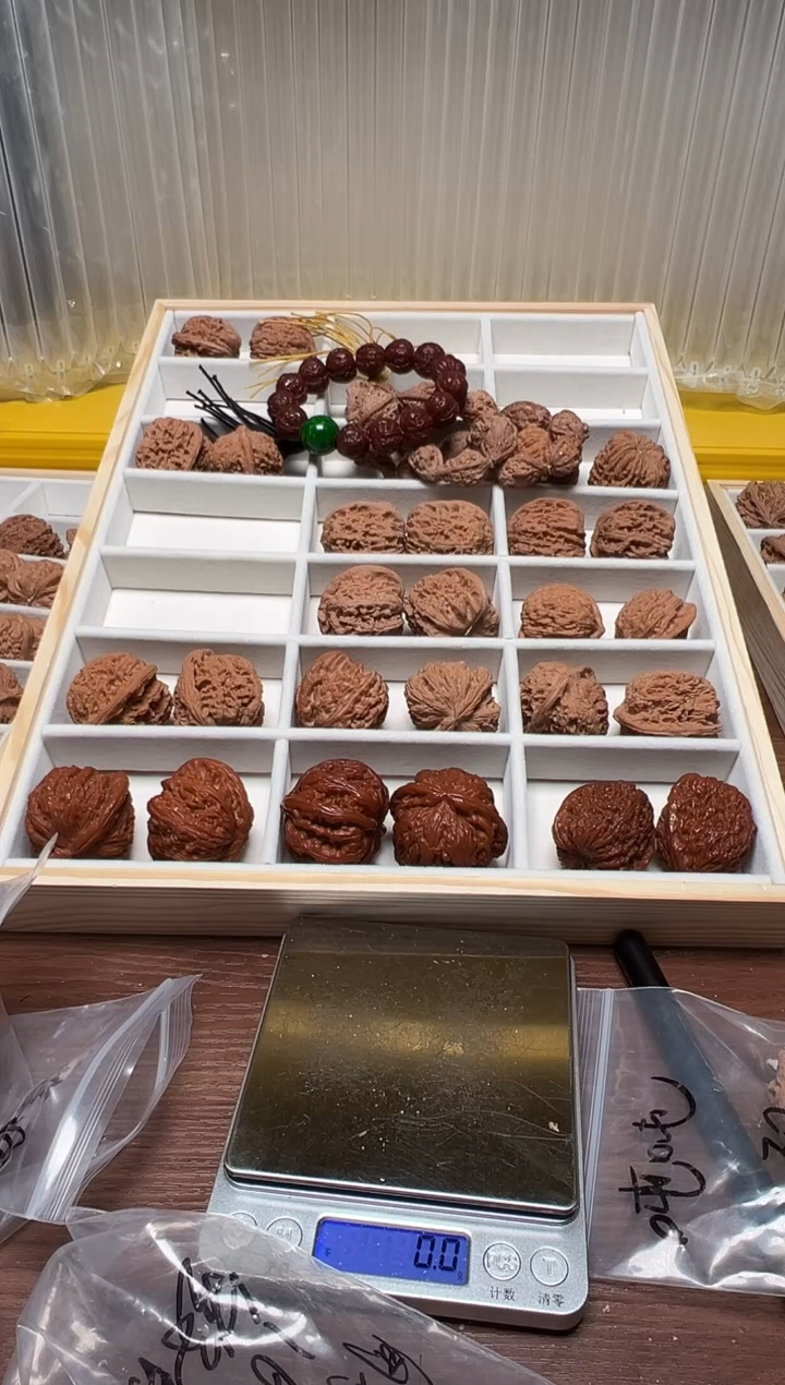 把件文玩核桃疯****R宫灯+苹果园
