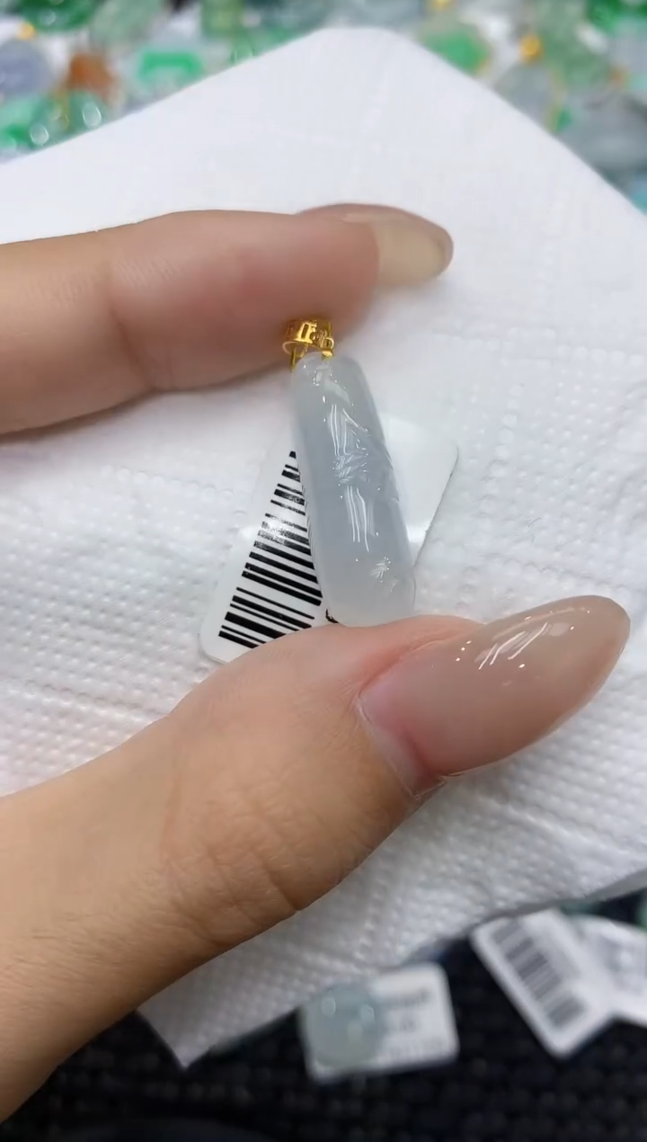 翡翠18K金镶嵌颈饰111111111111