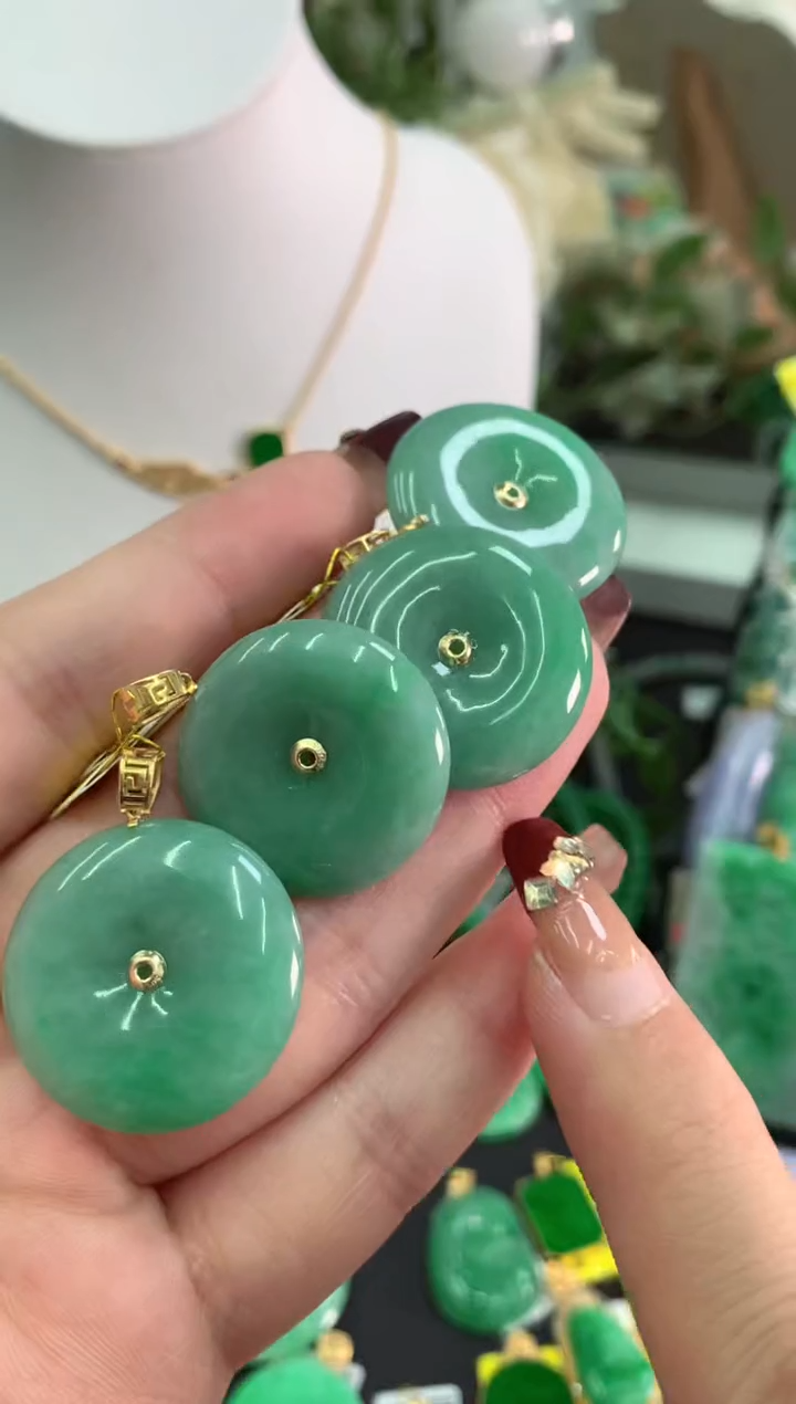 【闪购商品】翡翠吊坠(不含链)18K金镶嵌多样性发货其中一件