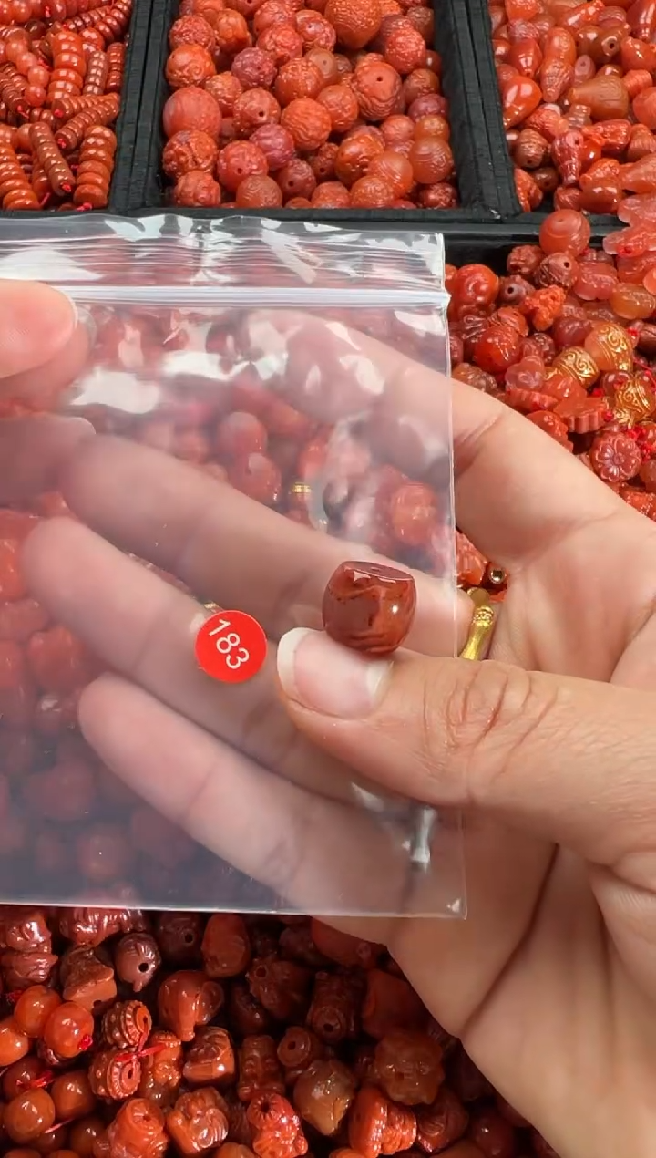 【闪购商品】南红玛瑙颈饰未镶嵌1
