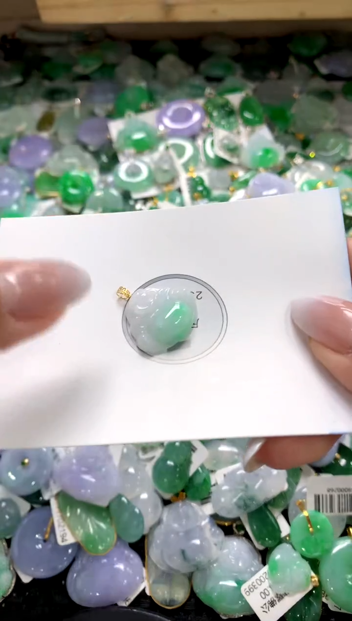 颈饰18K金镶嵌翡翠1111111111111111