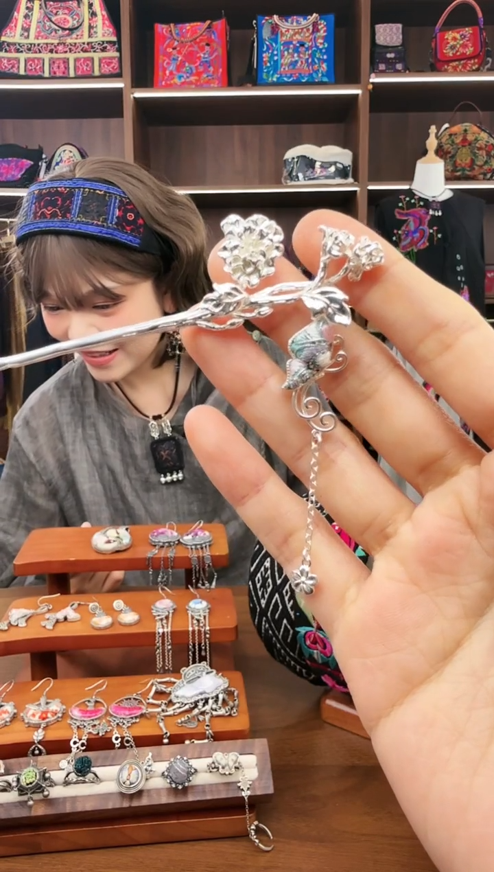 织绣47蚩梦苗族古绣