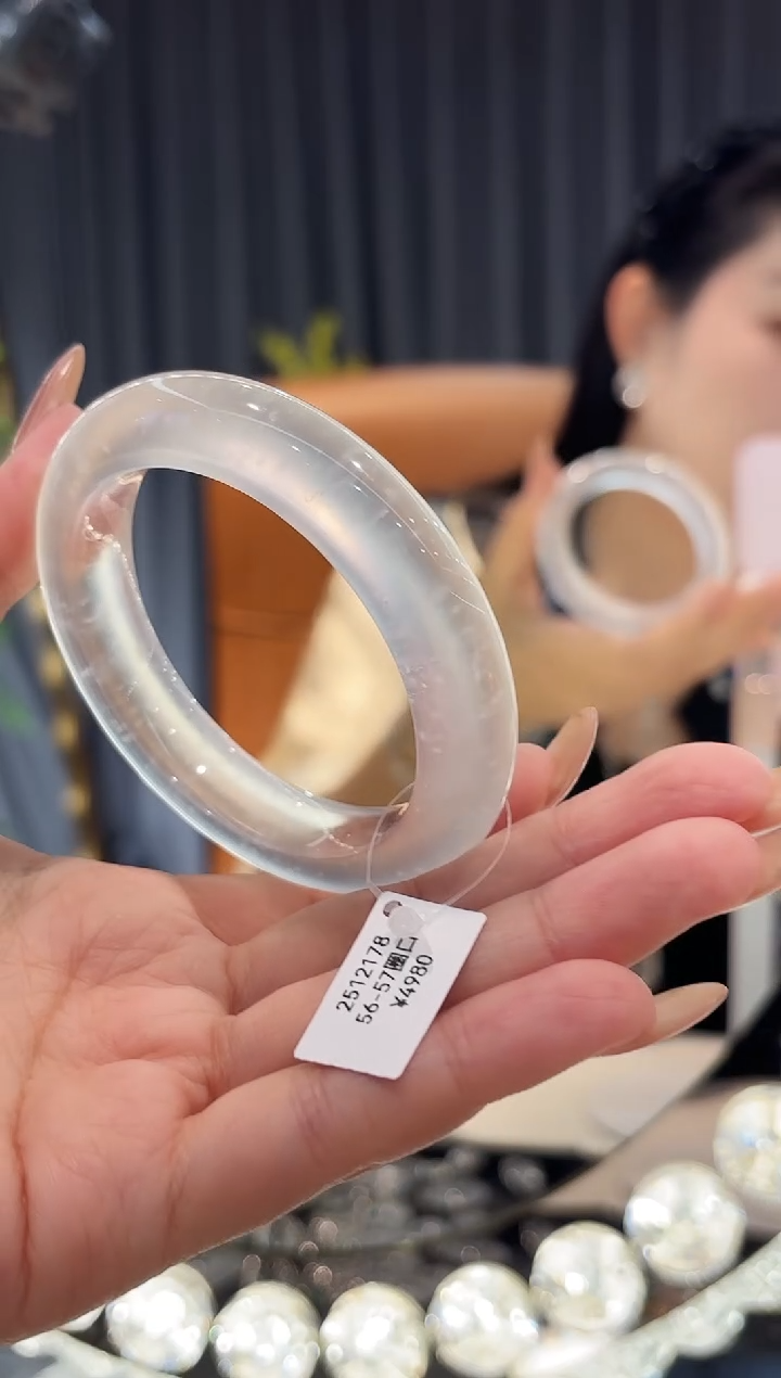 未镶嵌手镯石英质玉12178