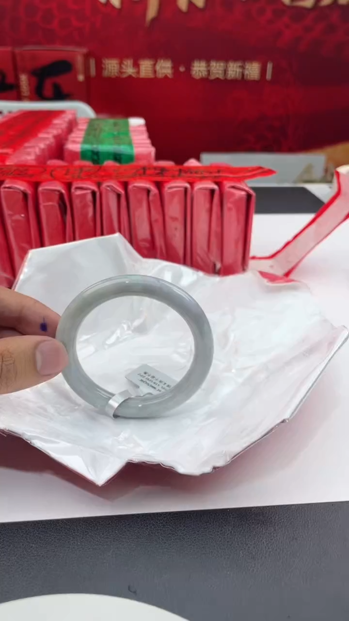 【闪购商品】翡翠手镯未镶嵌2翡翠手镯（微瑕）