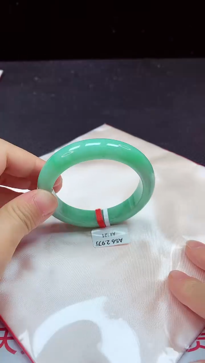 【闪购商品】翡翠手镯（圆镯）未镶嵌手镯56
