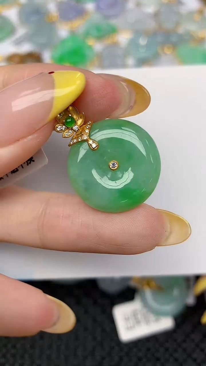 翡翠18K金镶嵌项链天然翡翠A货