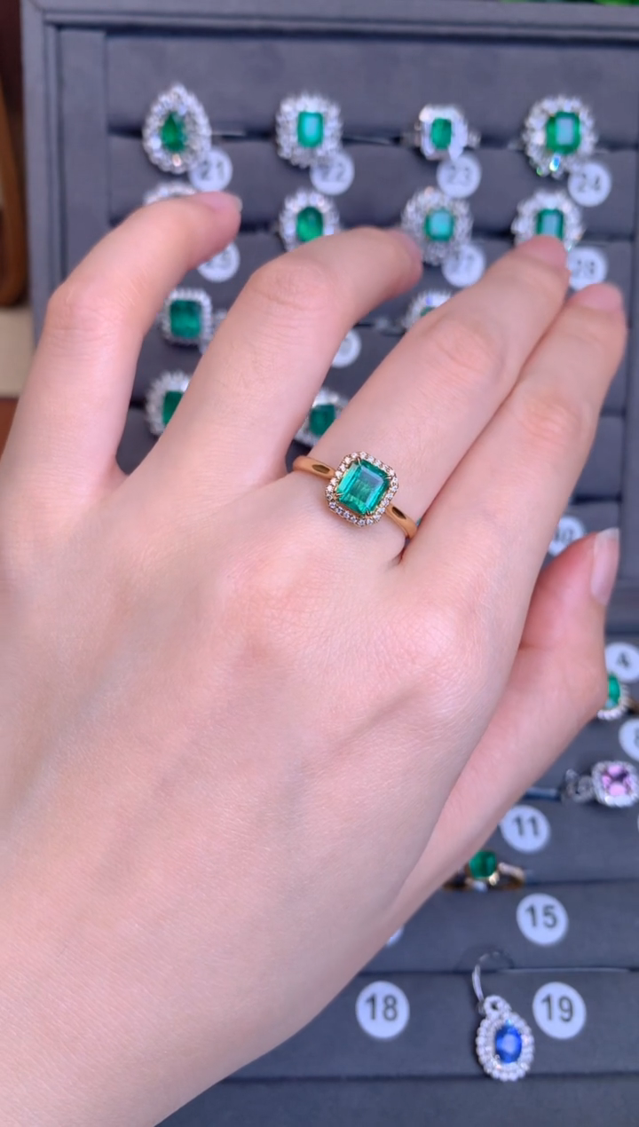 【闪购商品】祖母绿戒指18K金镶嵌0.85CT