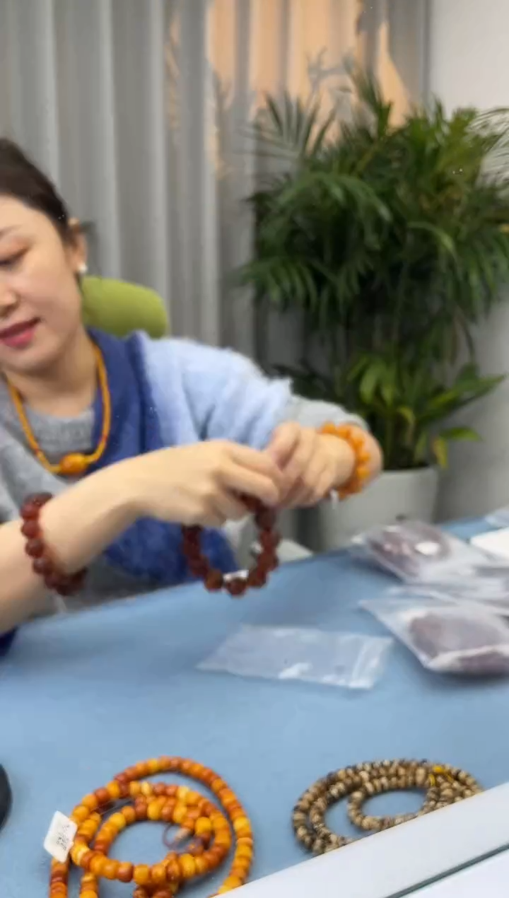 【闪购商品】琥珀珠宝奇石未镶嵌假一罚十，多样性发一件052.20