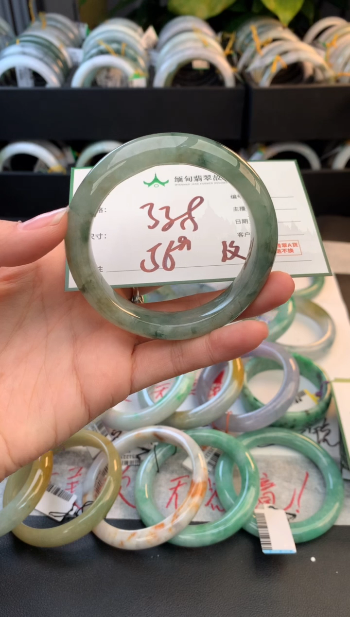 未镶嵌定制翡翠毛货需精细抛光+多人