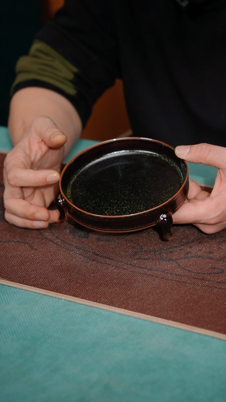 【闪购商品】22-3+5三足樽承盘（乌金釉）