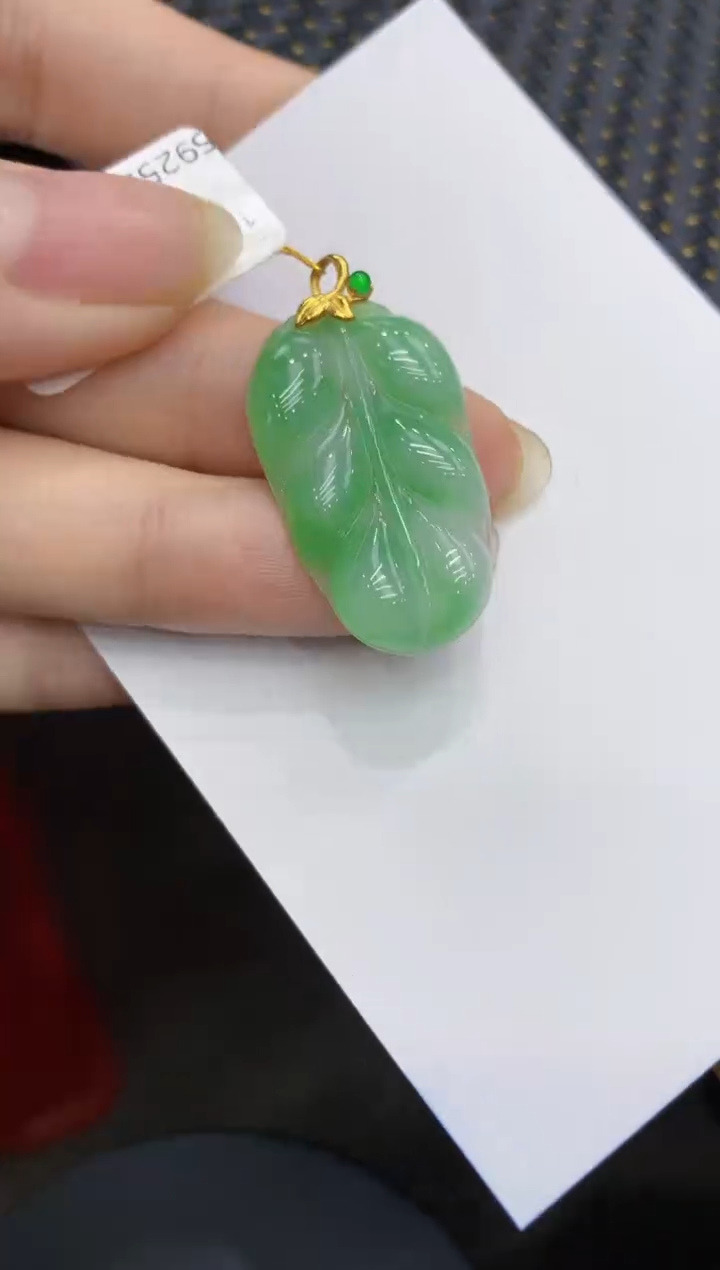 【闪购商品】翡翠颈饰18K金镶嵌8888888888