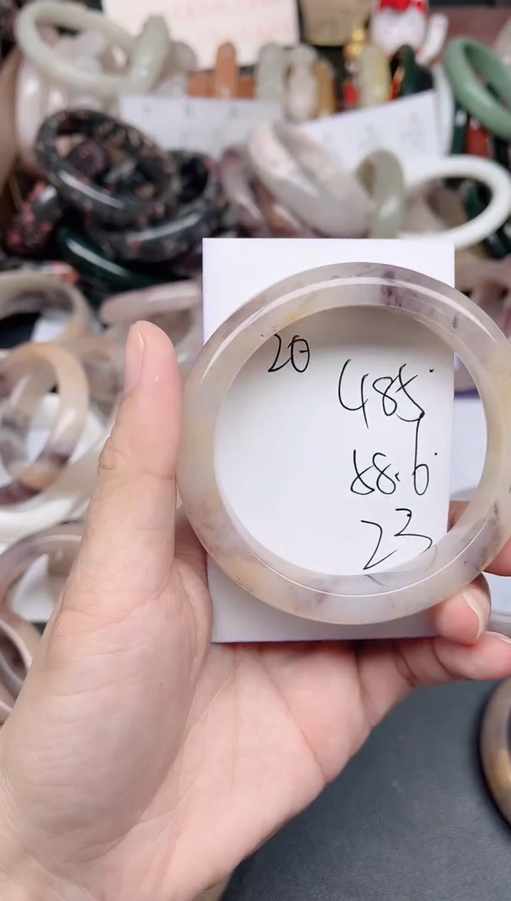 未镶嵌手镯石英质玉485