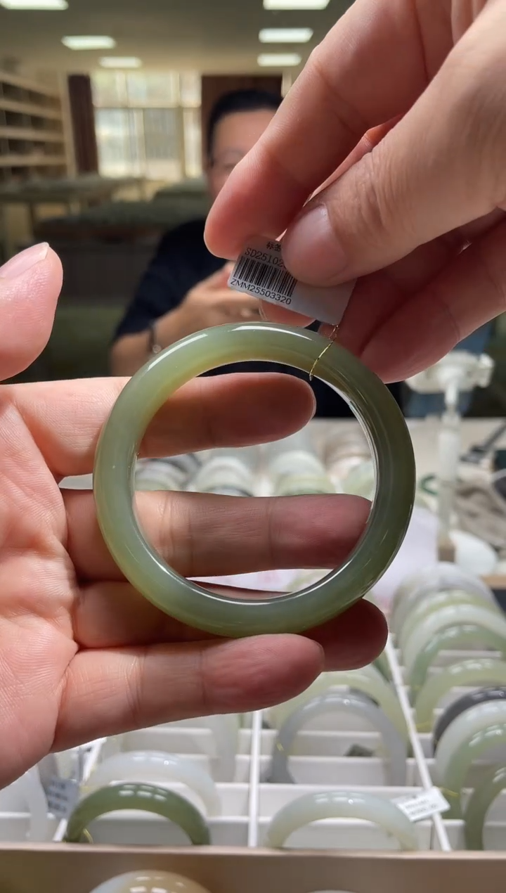 未镶嵌手镯和田玉57-58圈口 3320