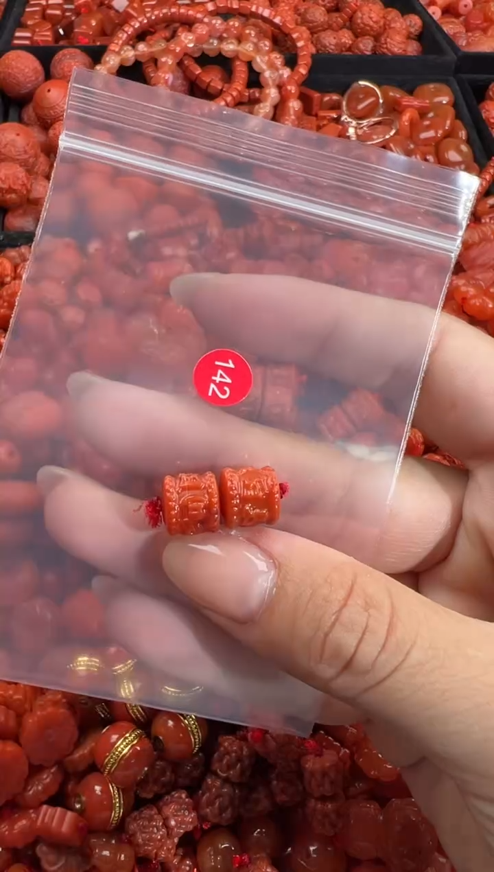 南红玛瑙未镶嵌颈饰1