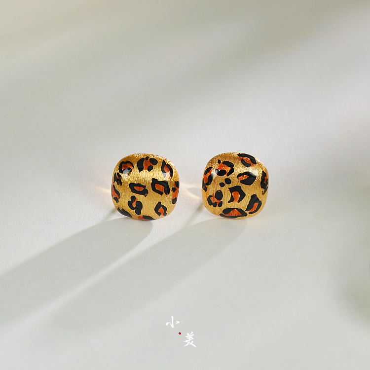 18K金豹纹方糖耳钉耳环 G30192