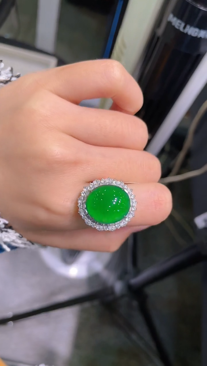 【闪购商品】翡翠吊坠(赠链)18K金镶嵌A81天然A货翡翠