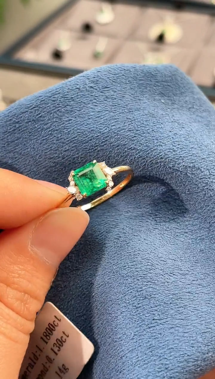 【闪购商品】祖母绿戒指18K金镶嵌/1.18ct
