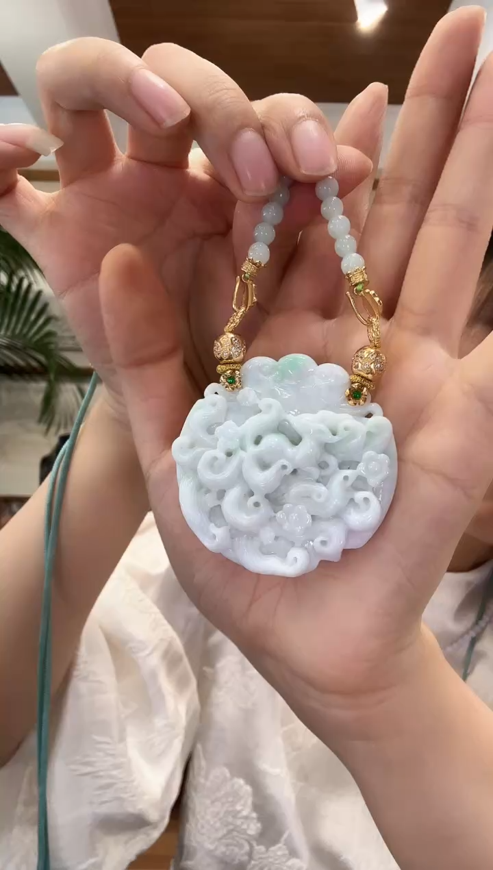 翡翠未镶嵌颈饰国风