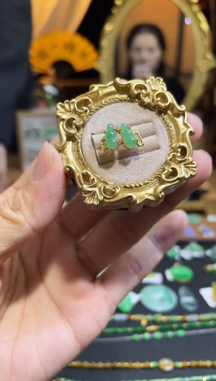 颈饰未镶嵌翡翠耳钉