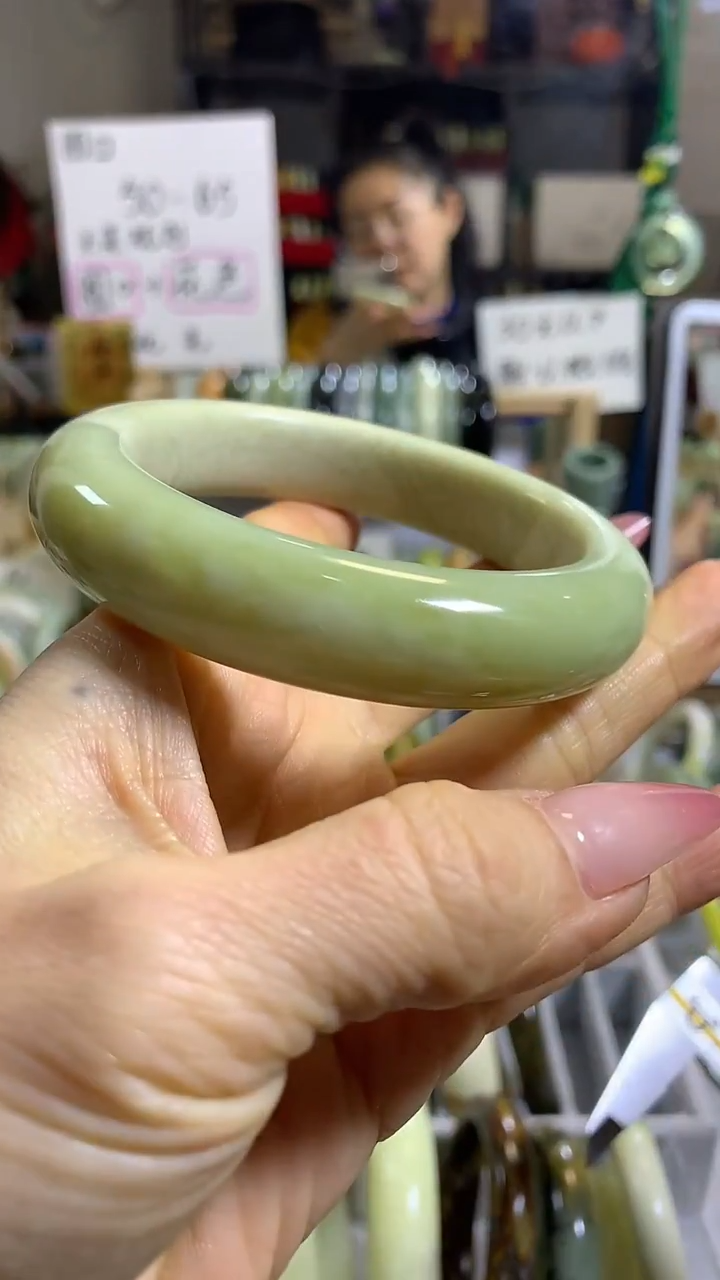 未镶嵌岫玉手镯61 60+ 包容