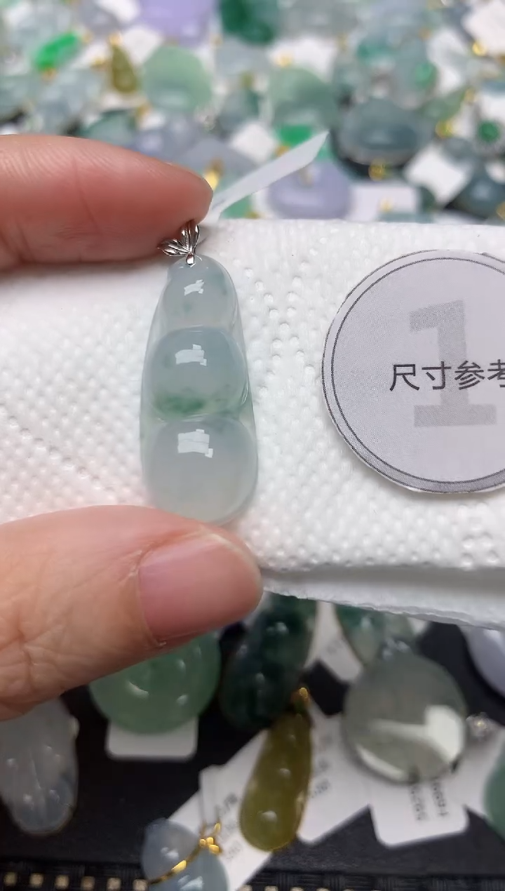 颈饰18K金镶嵌翡翠天然缅甸A货翡翠