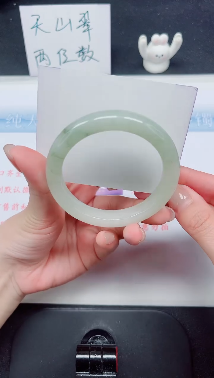 【闪购商品】石英质玉手镯未镶嵌215-55