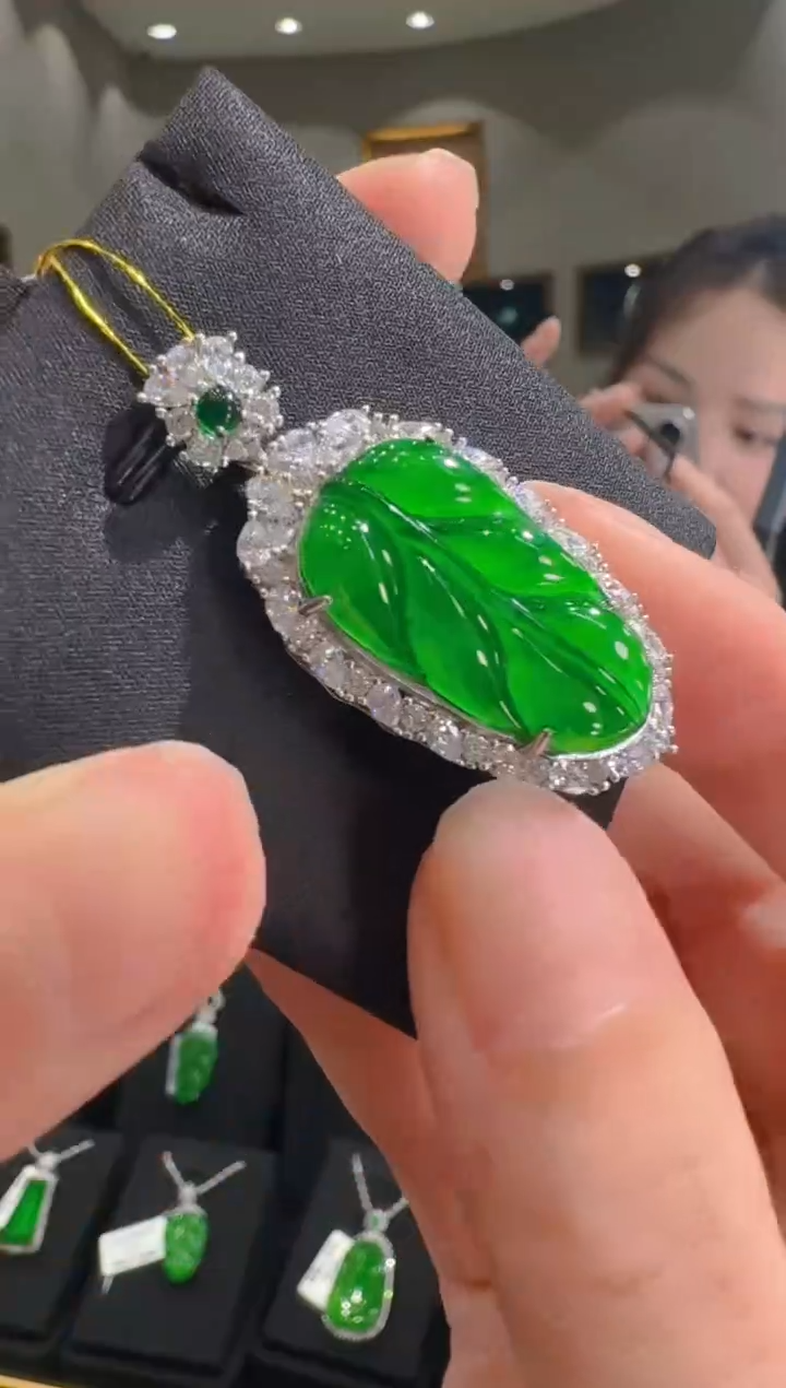 【闪购商品】翡翠吊坠(不含链)银S925镶嵌天然翡翠A货多样性发一件