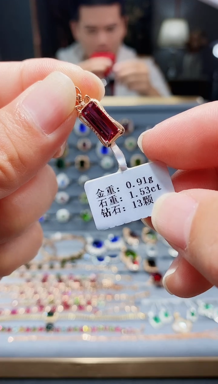 【闪购商品】碧玺颈饰18K金镶嵌1.53.