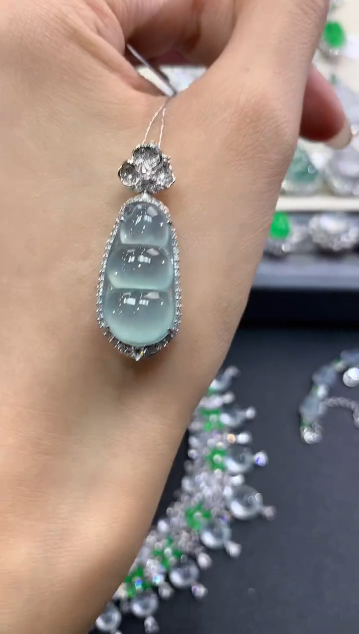 【闪购商品】翡翠吊坠(不含链)18K金镶嵌q191       